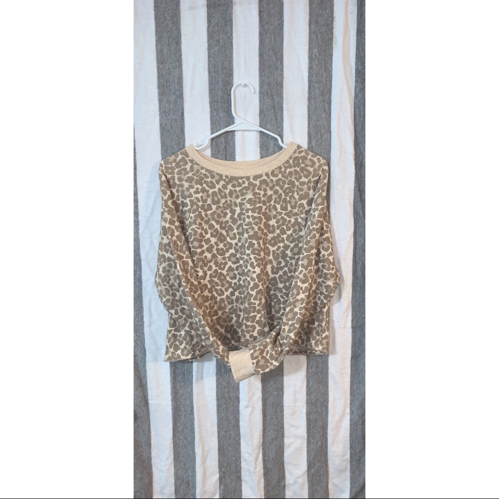 Medium Cheetah Print Cropped Crewneck